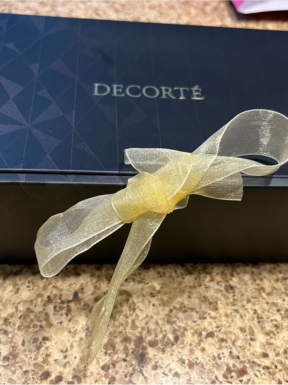 Decorté Hydrating Moisturizer Gift Set — Black & Gold